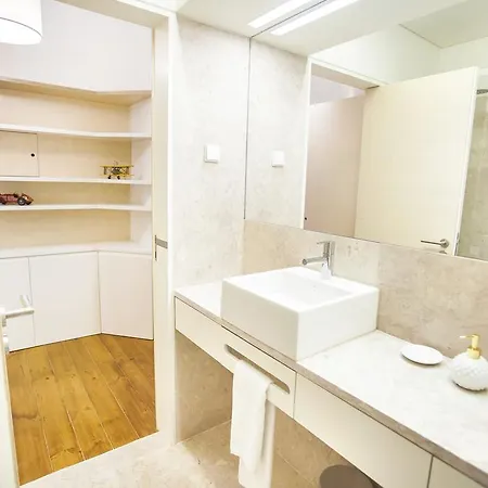 Historical City Center Apartment *